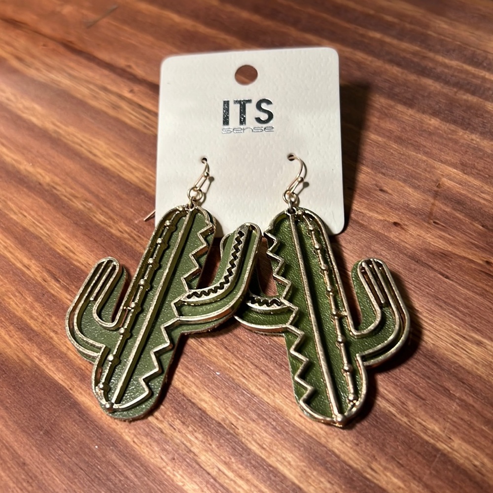 Green Cactus Statement Earrings🌵 - Picture 2 of 2